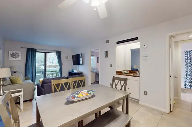 Living room at Fiddler’s Cove 17C